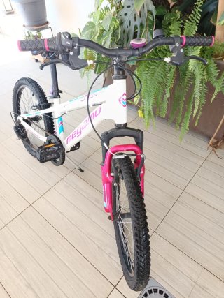 Bicicleta 20 blanca y fucsia Megamo