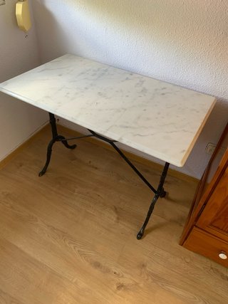 Mesa de hierro forja y mármol