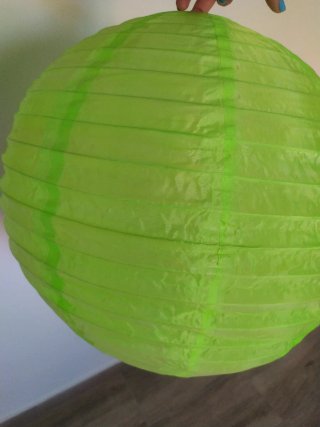 Linterna de papel china verde.