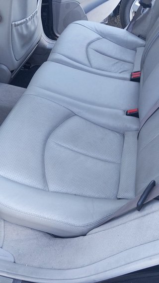 El modelo es el 320 CDI w211 del año 2004 ranchera