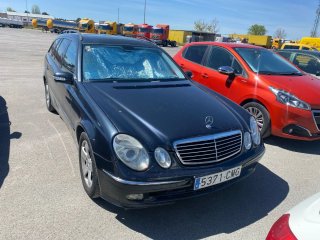 El modelo es el 320 CDI w211 del año 2004 ranchera
