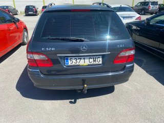 El modelo es el 320 CDI w211 del año 2004 ranchera