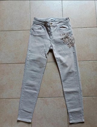 Set pantaloni bianchi e beige