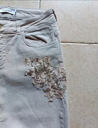 Set pantaloni bianchi e beige
