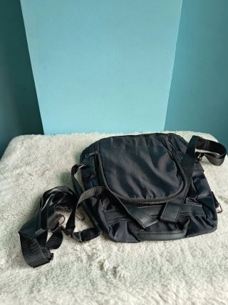 Mochila negra antirrobo