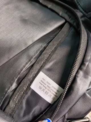 Mochila negra antirrobo