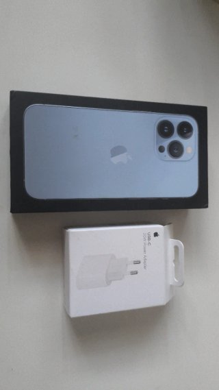 iPhone 13 Pro 256GB Azul Sierra y cargador