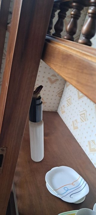 Armario de pino macizo con puertas decoradas