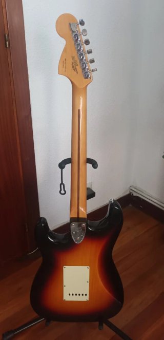 Guitarra Fender Stratocaster Classic Series 70s