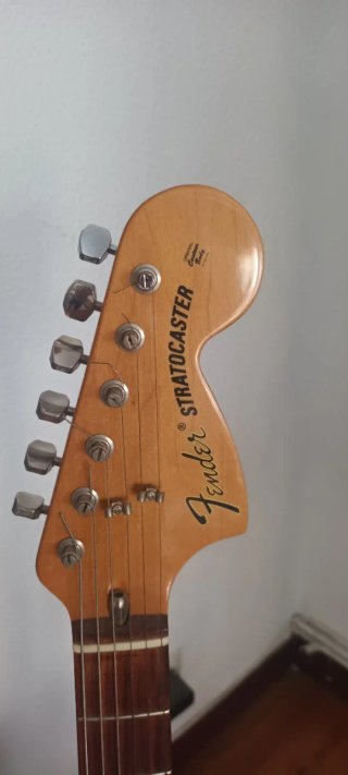 Guitarra Fender Stratocaster Classic Series 70s
