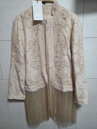 Chaqueta Zara bordada flecos T/L