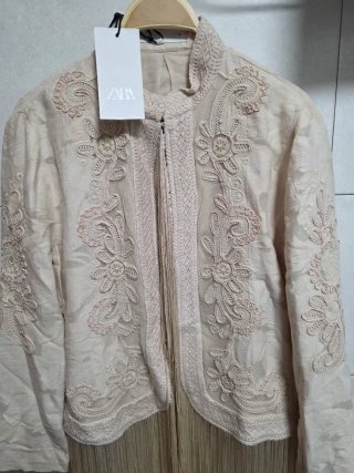 Chaqueta Zara bordada flecos T/L