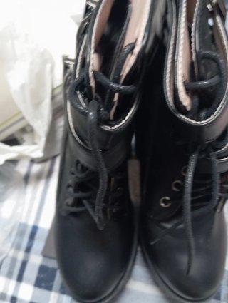 Botas negras con plataforma y tacón