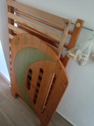Cuna de madera para bebé