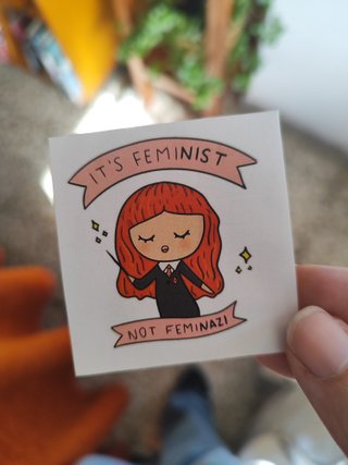 Pegatina feminista It's Feminist, Not Feminazi