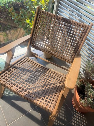 Sillón Kave Home Ratán y Madera