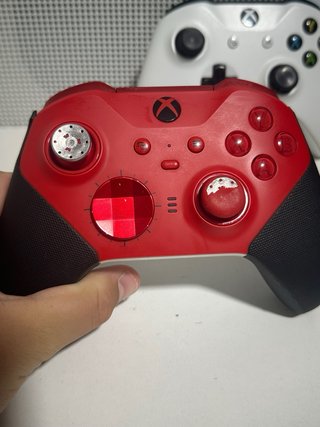 Xbox One S + 2 Mandos (Rojo y Blanco)