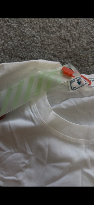 Camiseta Off-White Apple