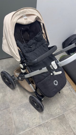 Coche Bugaboo Beige con Capazo y Accesorios