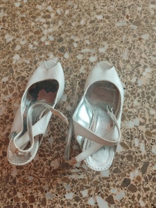 Sandalias de tacón blancas