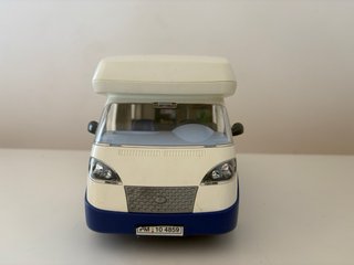 Caravana Playmobil con figuras y mesa