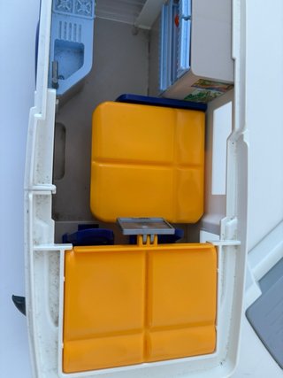 Caravana Playmobil con figuras y mesa