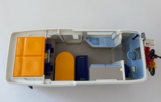 Caravana Playmobil con figuras y mesa