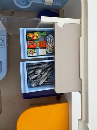 Caravana Playmobil con figuras y mesa