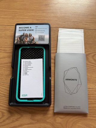 5 protectores ESR iPhone 15 Pro Max + extras