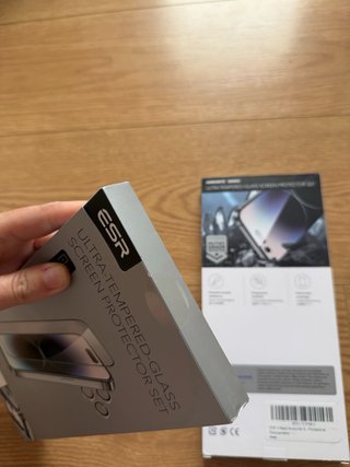 5 protectores ESR iPhone 15 Pro Max + extras