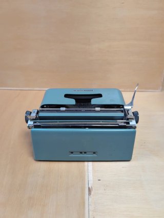 Máquina de escribir Olivetti Studio 44