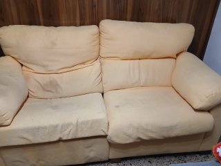 Sofá de tela amarillo para peñas
