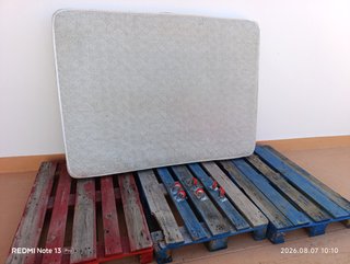 3 Palés Resistentes + Colchón + Ruedas