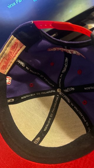 Gorra Mitchell & Ness Raptors Morada Roja
