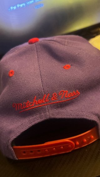 Gorra Mitchell & Ness Raptors Morada Roja