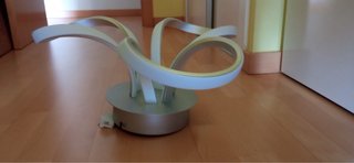Lámpara LED moderna plateada