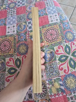La volpe e le camelie