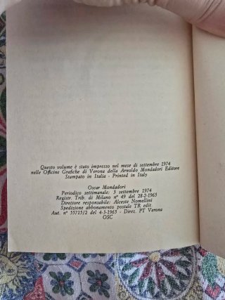 La volpe e le camelie