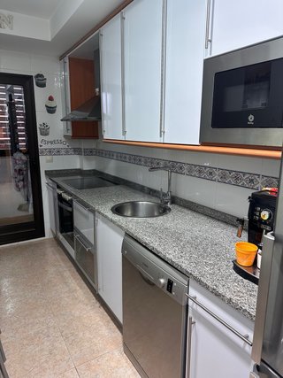 Muebles de cocina y encimera de mármol