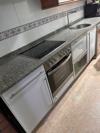 Muebles de cocina y encimera de mármol