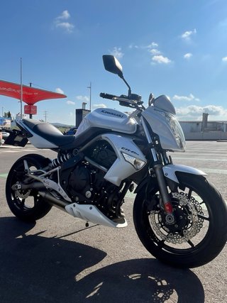 Kawasaki ER6n Blanca