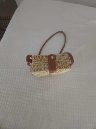 Bolso cuadrado beige y dorado nuevo