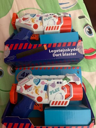 Pistola giocattolo Dart Blaster (5 euro l’una)