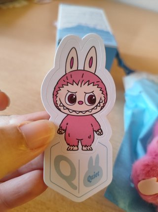 Labubu the Monster Pin for love - Letra Q
