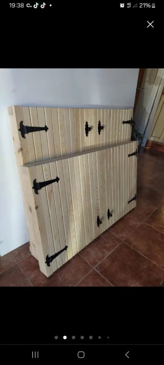 Frentes de armario de madera y puertas de cocina .