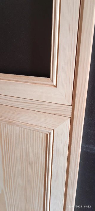 Frentes de armario de madera y puertas de cocina .