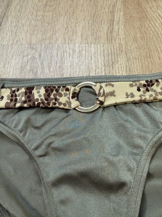 Precioso bikini verde con cinturón Marks & Spencer
