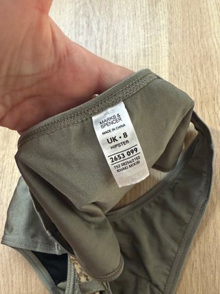 Precioso bikini verde con cinturón Marks & Spencer