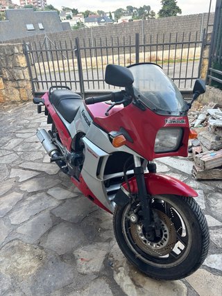 Kawasaki GPZ 900 R Roja