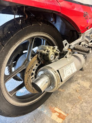 Kawasaki GPZ 900 R Roja